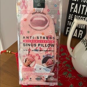 Earth Therapeutics Pink Anti-Stress Sinus/Eyes/Head Pillow NWT